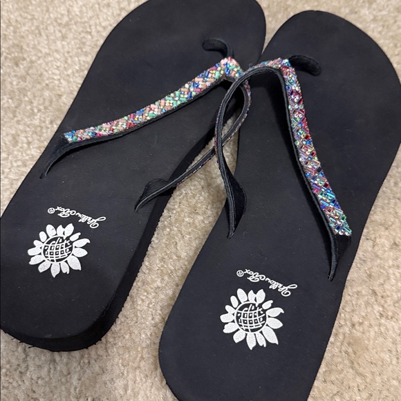 EUC. Size 8.5 Yellow Box Flip Flops - Picture 2 of 6